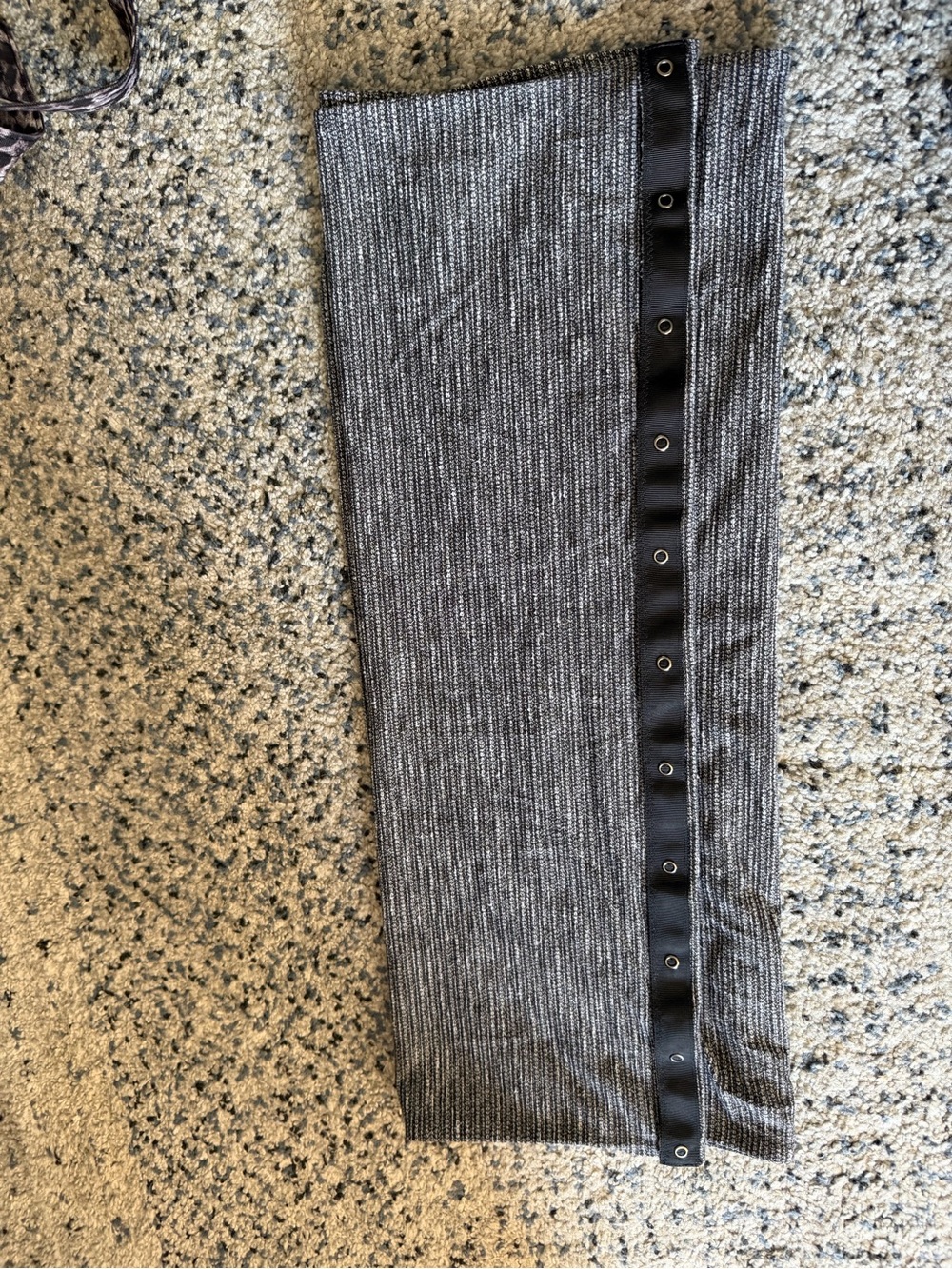 Lululemon Vinyasa Snap Scarf – Heathered Black/White